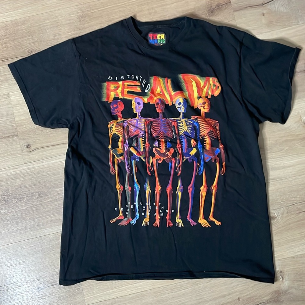 Distorted Realms Teen Hearts T Shirt. Black. Skeletons! Size Large. GUC.‎
